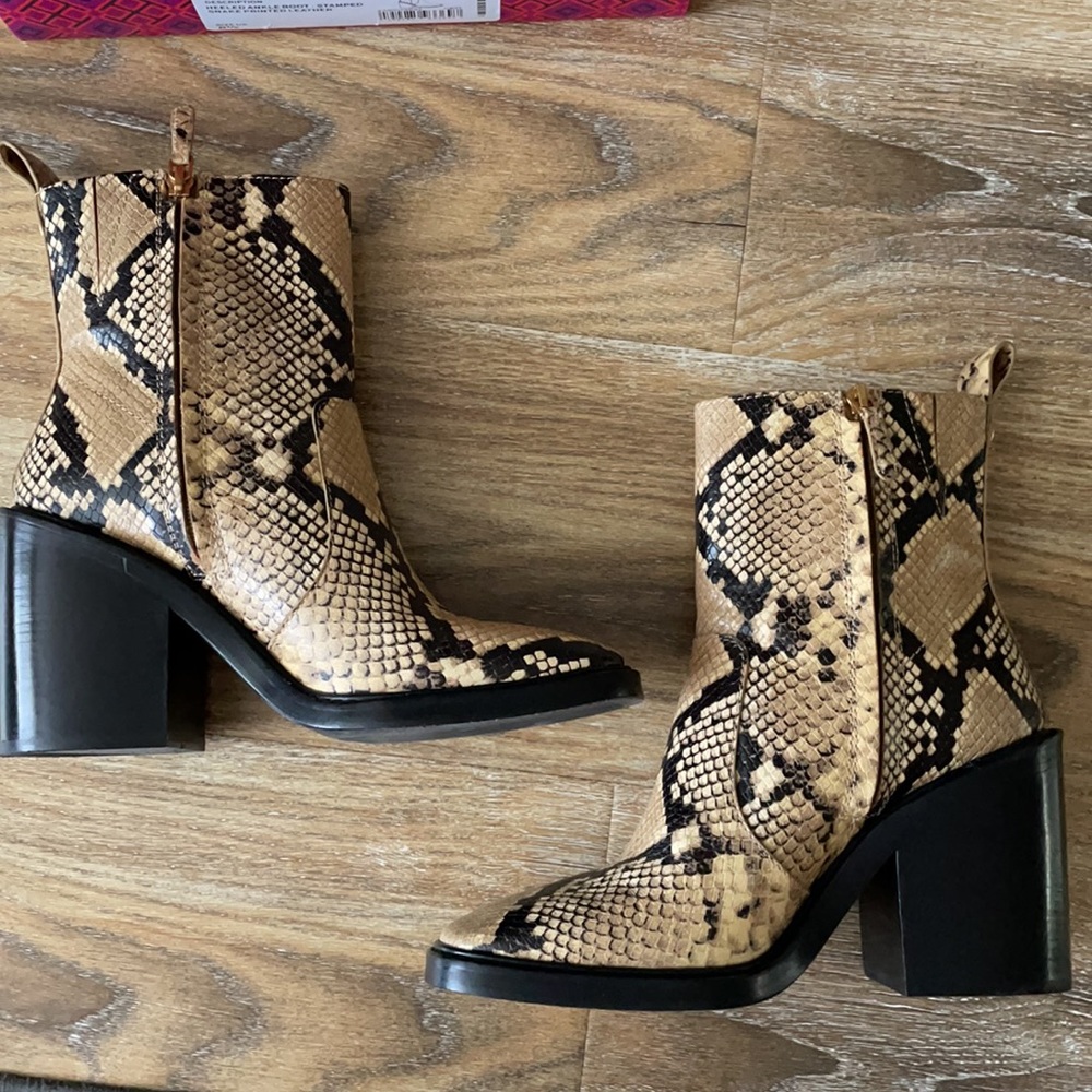 Tory Burch Heeled Ankle Boot Stamped Snake Printed Leather Pale Desert Roccia - Picture 8 of 16